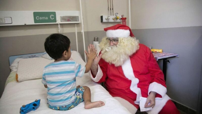 Papá Noel visitó el Hospital