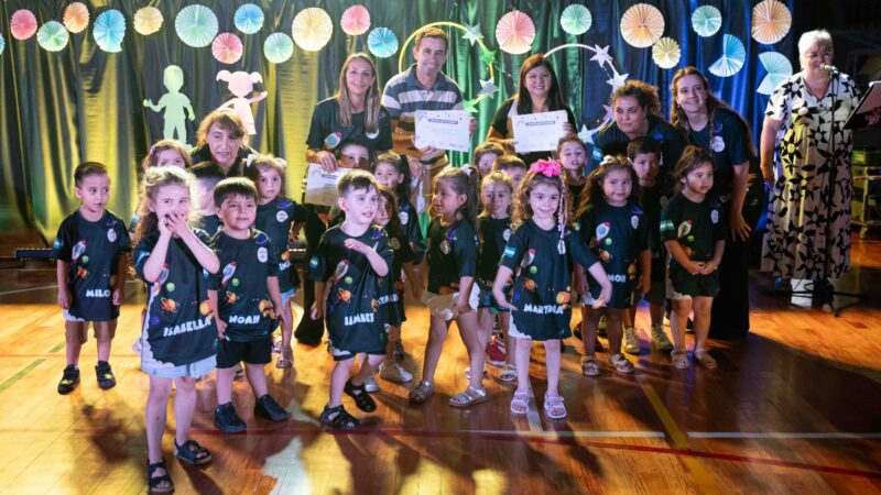 Cierre del ciclo 2025 de Jardines Maternales y CAE en el Polideportivo Deportistas Alvearenses