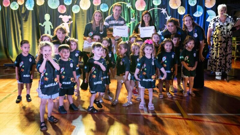 Cierre del ciclo 2025 de Jardines Maternales y CAE en el Polideportivo Deportistas Alvearenses