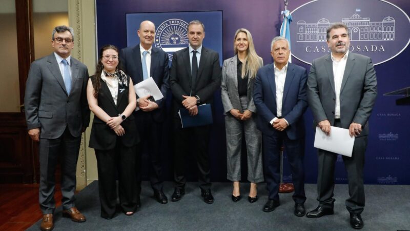 Cornejo presentó su propuesta sobre equilibrio fiscal, reducción del gasto y reforma impositiva, tomando como ejemplo a Mendoza