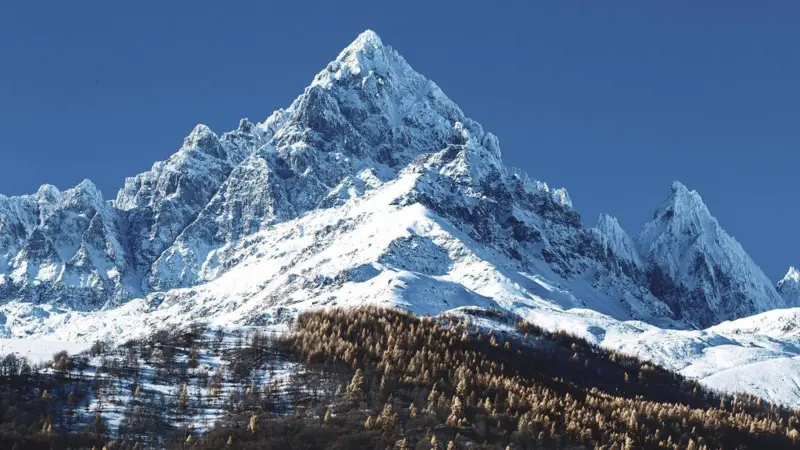 Un pixel rojo en la nieve: cómo la IA ayudó a encontrar a un montañista desaparecido