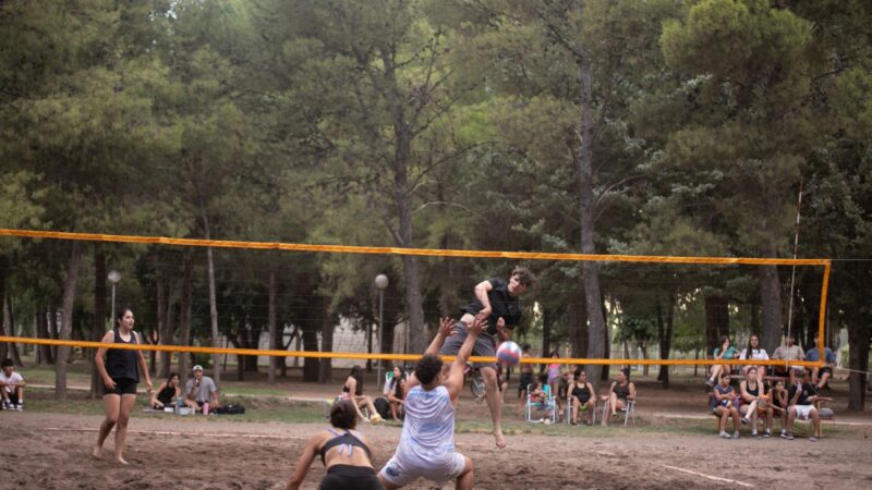 Finalizó un torneo mixto de beach vóley en el Polideportivo