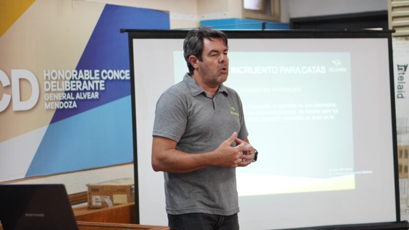 Charla informativa sobre el ataque de catas en frutales