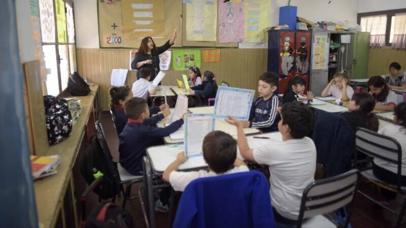 Está acreditada la primera cuota para útiles escolares e indumentaria