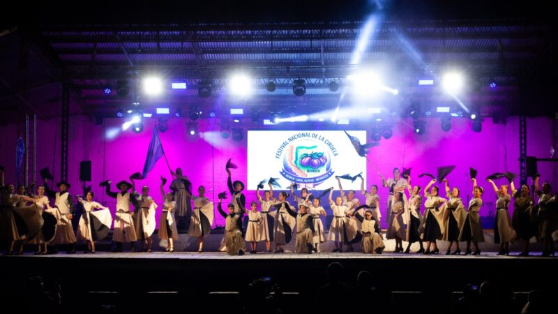 Comenzó la 24° edición del Festival de la Ciruela y fue coronada su nueva reina