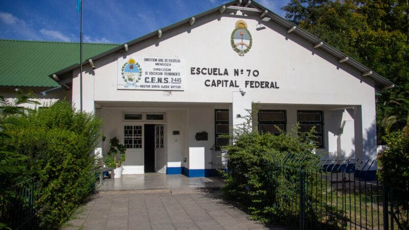 Avanza la construcción del nuevo playón deportivo en la Escuela Capital Federal