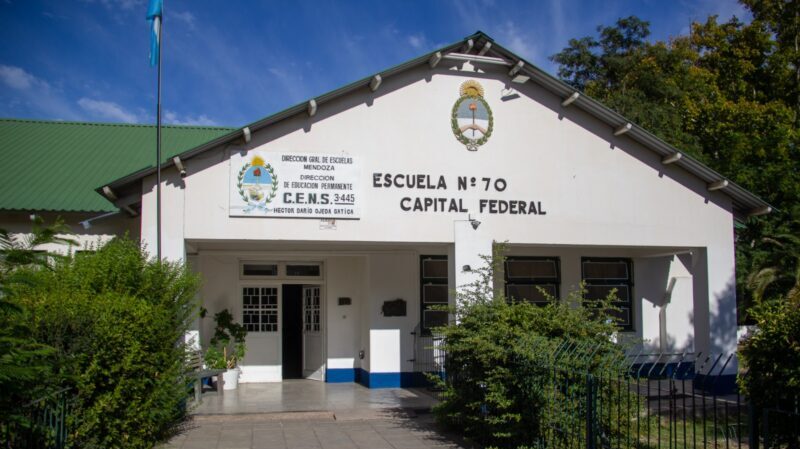 Avanza la construcción del nuevo playón deportivo en la Escuela Capital Federal