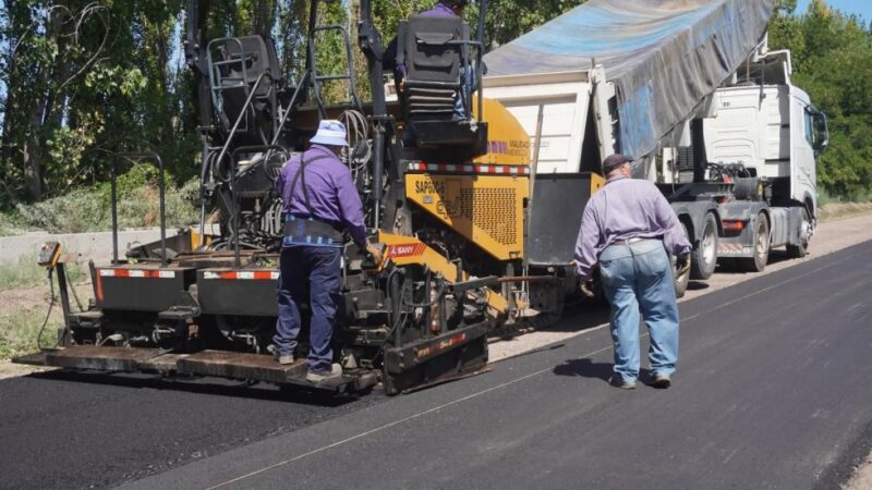 Nuevo desvío de carga pesada en Alvear y ya pavimenta una vía productiva