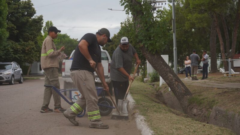 Trabajos de limpieza y mantenimiento en el Barrio Faustino Andrés
