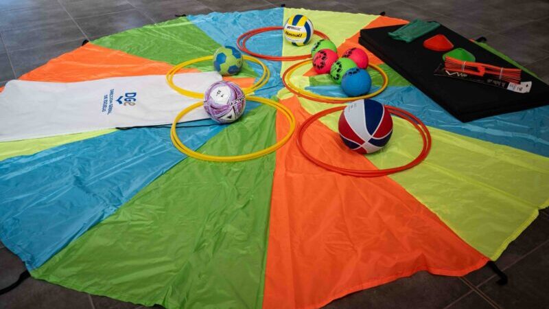 Entregaron material deportivo a escuelas alvearenses