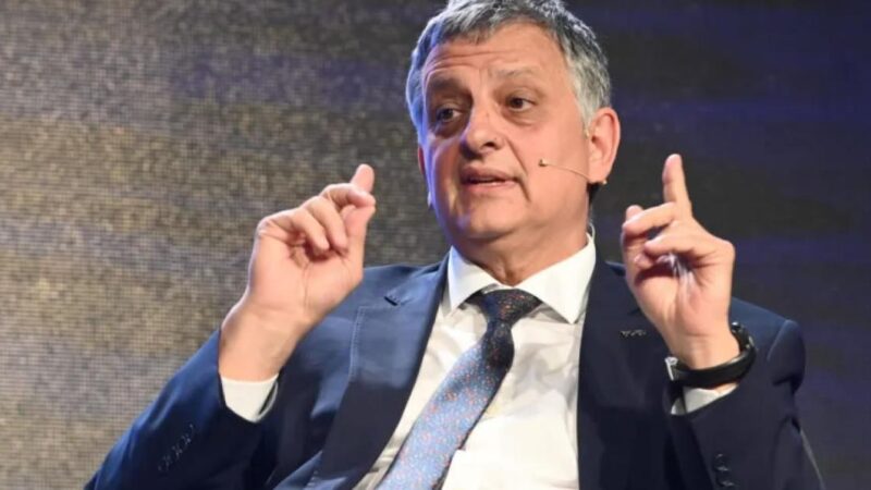El presidente de YPF afirmó que “no va a haber cimbronazos” en el precio de los combustibles”