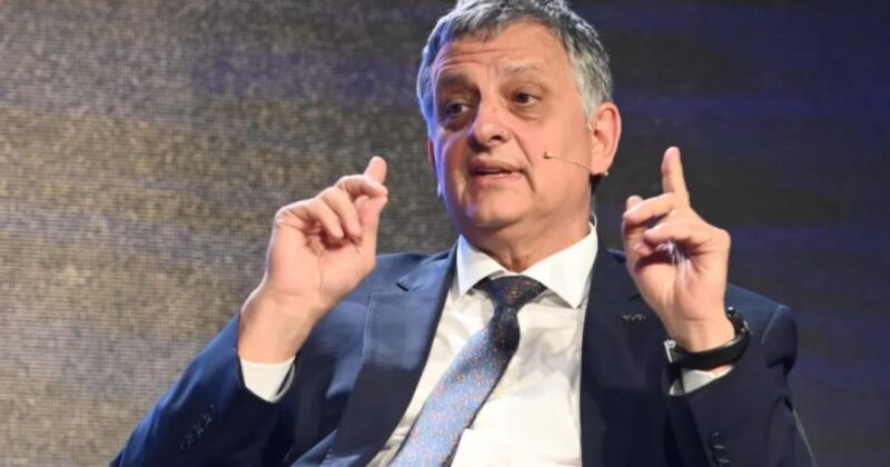 El presidente de YPF afirmó que “no va a haber cimbronazos” en el precio de los combustibles”