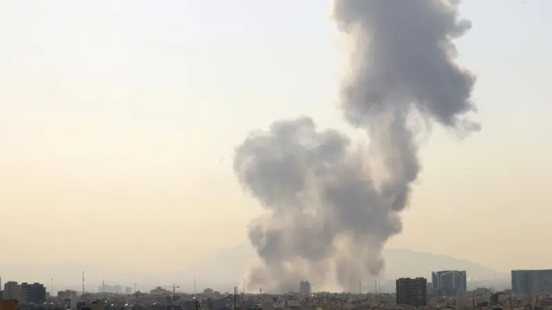 ¿Por qué EE.UU. e Israel atacaron a Irán en este momento (y cómo podría acabar este conflicto)?