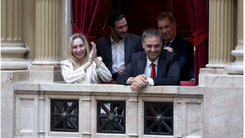 El Gobierno ensayó una tregua, se alineó detrás de Adorni y busca dejar atrás la polémica