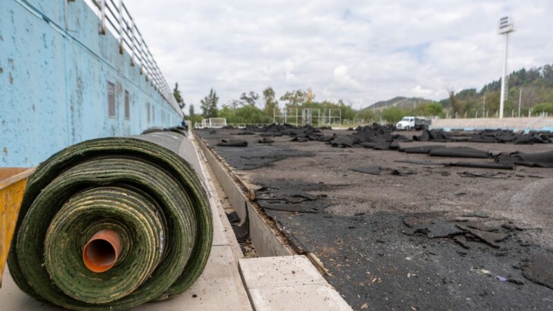 Iniciaron las obras de renovación integral de la cancha de hockey provincial