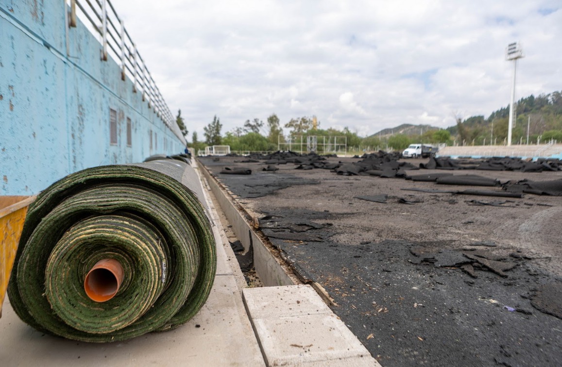 Iniciaron las obras de renovación integral de la cancha de hockey provincial