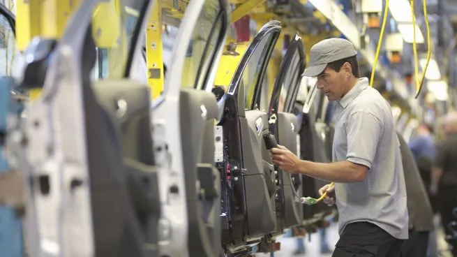 La actividad económica cayó 2,9% anual en febrero y se frenó la recuperación por la debilidad de la industria y el consumo
