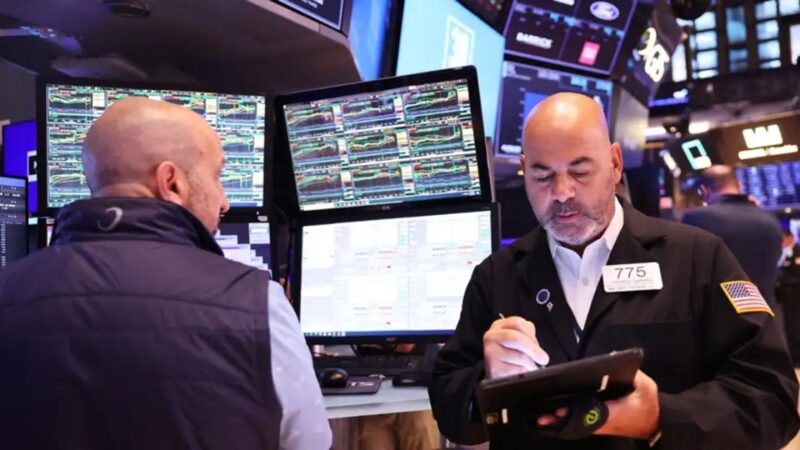 Mercados: caen las bolsas, el petróleo superó los USD 100 y el riesgo país argentino tocó los 600 puntos