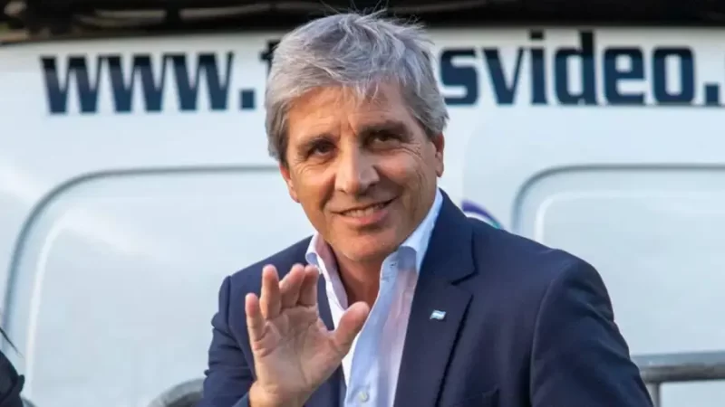 Ahora Caputo dice que la inflación podría llegar a cero “en septiembre u octubre”
