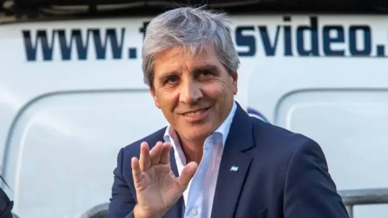 Ahora Caputo dice que la inflación podría llegar a cero “en septiembre u octubre”