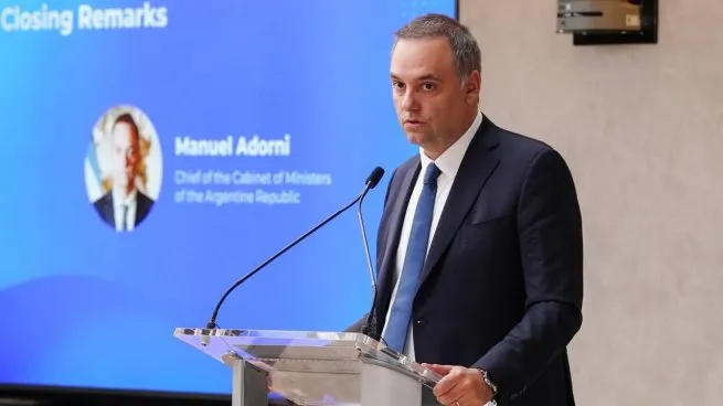 Adorni no dio explicaciones sobre los escándalos en el informe escrito a los Diputados