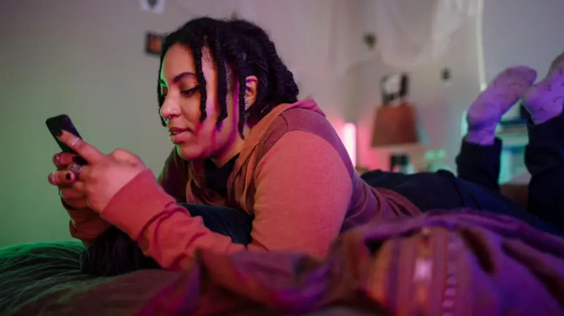 Por qué los chatbots de IA podrían estar debilitando el pensamiento crítico