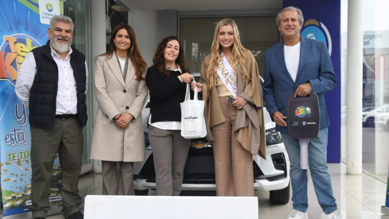 Azul Antolínez, reina nacional de la Vendimia 2026, recibió su 0 km