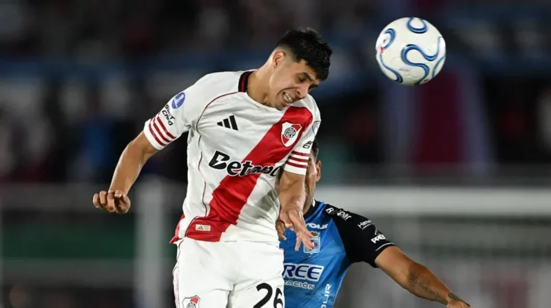 River con diez desde los cuatro minutos solo empató ante Blooming por la Copa Sudamerica