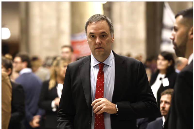 La lista de gastos y bienes de Adorni que aparecen en la mira de la Justicia