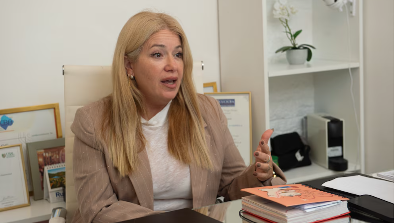 Caso Adorni: la inmobiliaria aseguró que el departamento de Caballito se ofreció a USD 340.000 y las jubiladas solo pusieron la firma