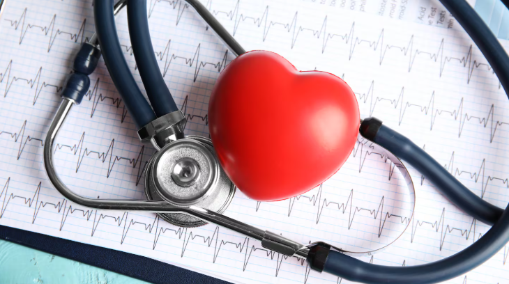 La vitamina que mantiene el corazón sano, los huesos fuertes y la mente ágil: en qué alimentos se encuentra