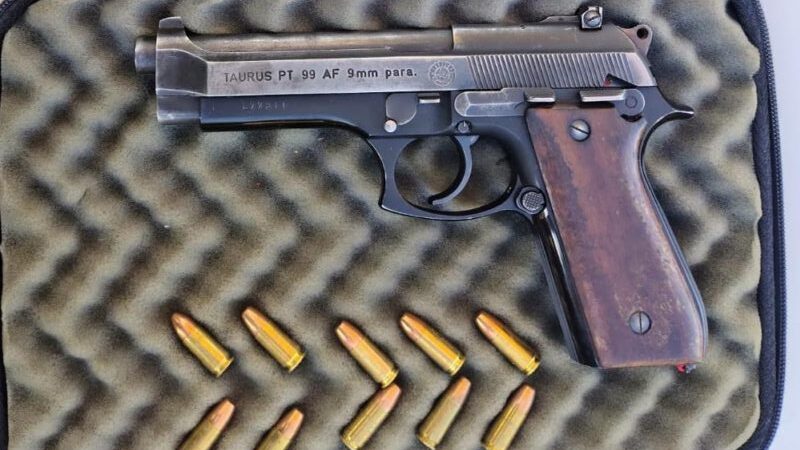 Control policial en General Alvear permitió secuestrar un arma y un vehículo en la vía pública