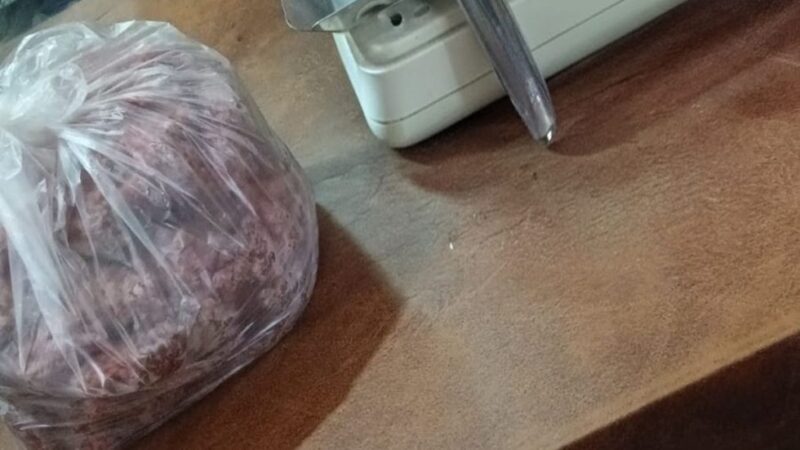 Decomisan carne en mal estado