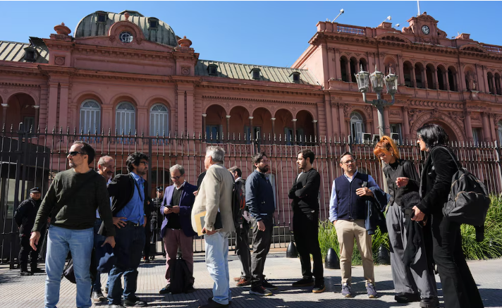 El Gobierno habilitó el ingreso de periodistas a Casa Rosada y Adorni retomará las conferencias de prensa